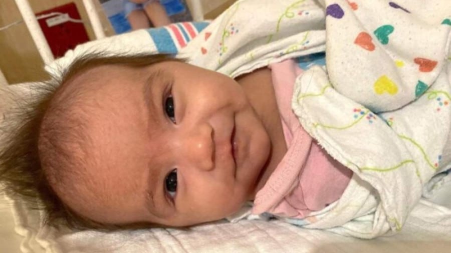Η Seeley Borges, το πανέμορφο κοριτσάκι που είναι πέντε μηνών σήμερα, ήταν μόλις τριών εβδομάδων όταν διαγνώστηκε με οξεία μυελογενή λευχαιμία.
