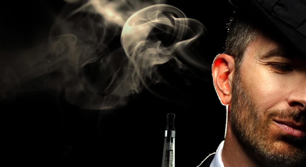 Τα Ηλεκτρονικά Συστήματα Παροχής Νικοτίνης, που ονομάζονται επίσης ηλεκτρονικά τσιγάρα, χρησιμοποιούνται από ορισμένους καπνιστές για να βοηθήσουν στη διακοπή του καπνίσματος.