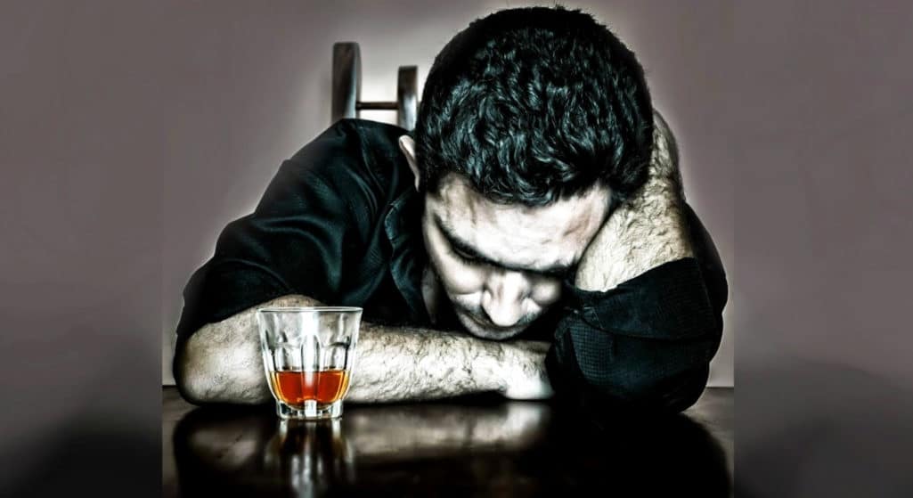 Για το πότε ένας άνθρωπος είναι εξαρτημένος από το αλκοόλ και πότε θεωρείται περιστασιακός χρήστης, μίλησε ο ψυχίατρος Σωκράτης Εμμανουηλίδης στην εκπομπή «Ελένη».