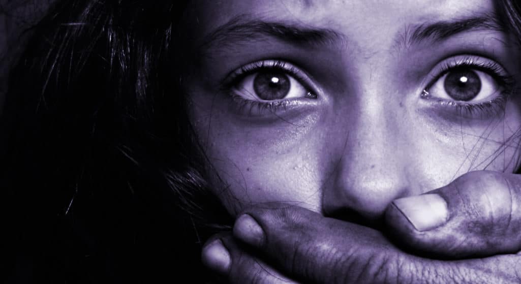 Στη σεξουαλική βία οφείλεται σημαντικό μέρος των ψυχολογικών προβλημάτων που αντιμετωπίζουν οι έφηβοι, με τα κορίτσια να είναι πιο ευάλωτα, αφού αντιμετωπίζουν τέτοια περιστατικά με πενταπλάσια συχνότητα σε σχέση με τα αγόρια.