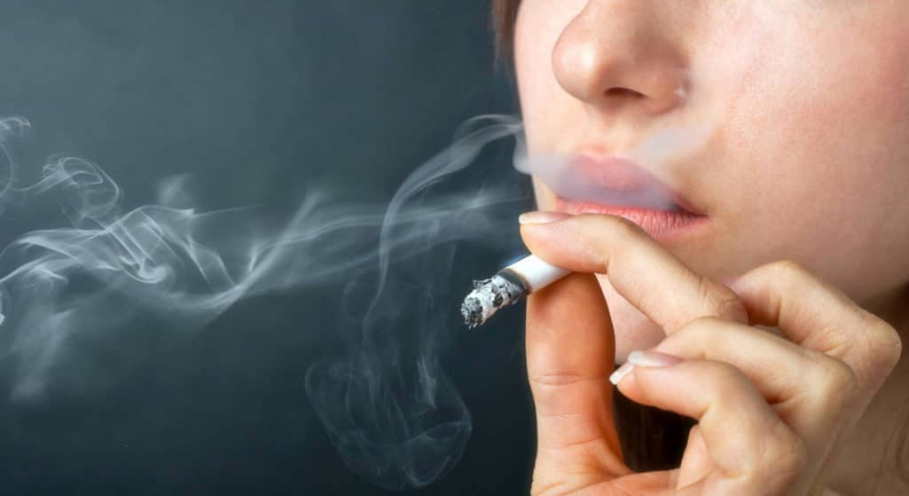 Οι άνθρωποι που σταματούν το τσιγάρο σε νεαρή ηλικία, εμφανίζουν πολύ μικρότερο κίνδυνο θανάτου σε σχέση με τους καπνιστές