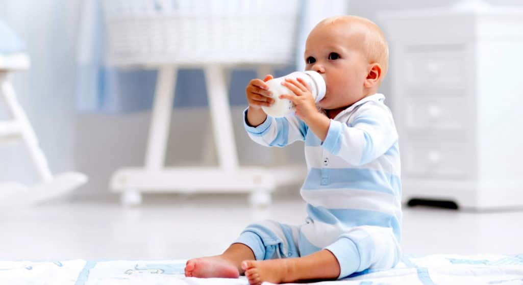 Το μητρικό γάλα μπορεί να προάγει την υγεία των παιδιών, μειώνοντας τις παιδικές ασθένειες και τη χρήση υγειονομικής περίθαλψης τα πρώτα χρόνια και τελικά να εξοικονομήσει δαπάνες υγειονομικής περίθαλψης, σύμφωνα με μελέτη που δημοσιεύθηκε στο περιοδικό ανοικτής πρόσβασης «PLOS ONE».