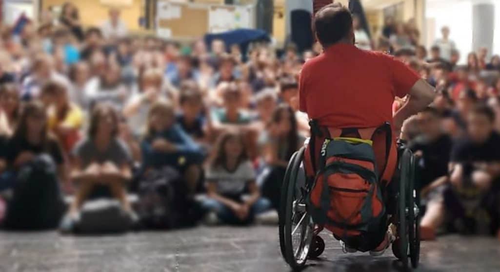 Σε λειτουργία βρίσκεται και επίσημα η εφαρμογή του προγράμματος Προσωπικού Βοηθού για τα άτομα με αναπηρία στην Ελλάδα.