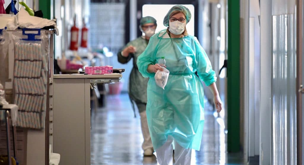 Εν μέσω διεθνούς ανησυχίας για την έλλειψη πληροφόρησης σχετικά με τη μεγάλη επιδημία κορωνοϊού στην Κίνα, γιατροί της χώρας αποκαλύπτουν ότι τους ζητείται να αποφεύγουν να αναγράφουν την Covid-19 ως αιτία θανάτου.