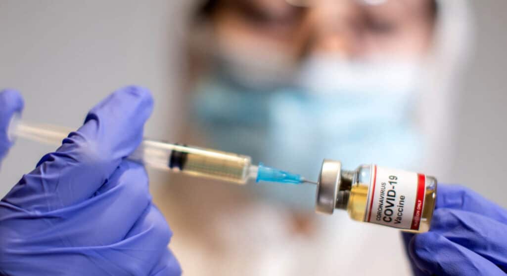Σε μία εβδομάδα ξεκινούν οι εμβολιασμοί με τα νέα επικαιροποιημένα εμβόλια που ήδη έχει παραλάβει η χώρα μας, όπως δήλωσε ο υπουργός Υγείας Θάνος Πλεύρης, μιλώντας στο OT Forum στο πλαίσιο της 86ης ΔΕΘ