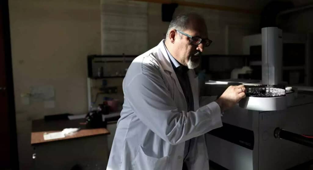 «Η νέα υποπαραλλαγή Όμικρον BA.2 μπορεί να δώσει νέο κύμα μολύνσεων», όπως επισήμανε ο καθηγητής Αναλυτικής Χημείας του ΕΚΠΑ, Νίκος Θωμαΐδης.