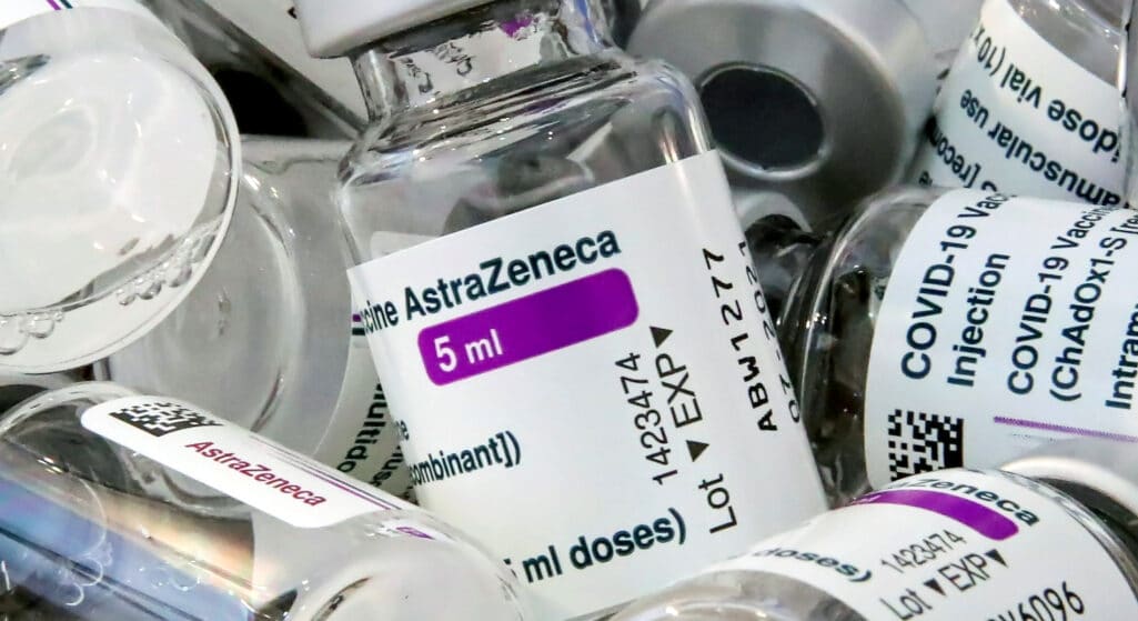 Σε ανακοίνωσή της η φαρμακευτική επιχείρηση AstraZeneca γνωστοποιεί ότι έχει αρχίσει να αποσύρει το εμβόλιο για τον κορωνοϊό, αν και η χρήση του είχε ήδη καταργηθεί σταδιακά από τον Ιούνιο του 2021.