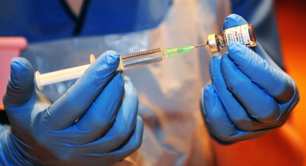 Ορθάνοικτο άφησε ο υπουργός Υγείας, Θάνος Πλεύρης το ενδεχόμενο διεύρυνσης της υποχρεωτικότητας του εμβολίου κατά του κορωνοϊού στις σημερινές ανακοινώσεις.