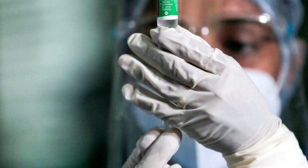 Το Ισραήλ ανακοίνωσε ότι, κατόπιν σύστασης μιας επιτροπής εμπειρογνωμόνων, θα προσφέρει και τέταρτη δόση του εμβολίου για την Covid-19 σε άτομα ηλικίας άνω των 60 ετών, εν μέσω των κλιμακούμενων ανησυχιών για την εξάπλωση της παραλλαγής Όμικρον.