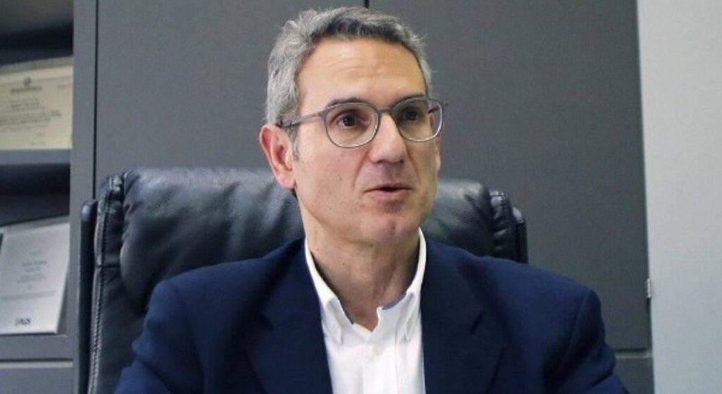 Ο καθηγητής επιδημιολογίας του ΕΚΠΑ και μέλος του ΕΟΔΥ Δημήτρης Παρασκευής σε συνέντευξη του στην εκπομπή της ΕΡΤ «Συνδέσεις» μίλησε για την πορεία του κορωνοϊού.