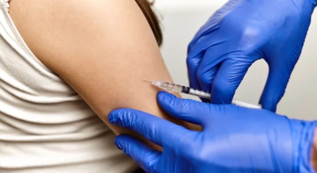 Ο Παγκόσμιος Οργανισμός Υγείας (ΠΟΥ) προειδοποιεί για την ελλιπή εμβολιαστική κάλυψη των παιδιών παγκοσμίως, καθώς η κρίση της covid-19 και η παραπληροφόρηση ευθύνονται για τη μεγαλύτερη μείωση εδώ και σχεδόν τρεις δεκαετίες στον παιδικό εμβολιασμό έναντι άλλων ασθενειών