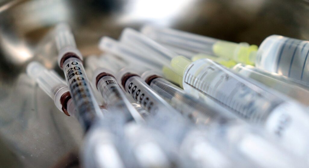 Διευκρινίσεις για επιβολή του προστίμου που επιβάλλεται στους ανεμβολίαστους άνω των 60 ετών έδωσε ο διοικητής της ΑΑΔΕ, Γιώργος Πιτσιλής