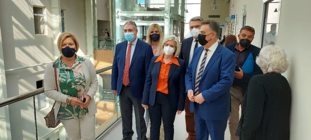 Η Αναπληρώτρια Υπουργός Υγείας Μίνα Γκάγκα, συνοδευόμενη από τον Διοικητή της 6ης Υγειονομικής Περιφέρειας Ιωάννη Καρβέλη, επισκέφθηκε χθες τα Γενικά Νοσοκομεία Λευκάδας, Πρέβεζας και Άρτας.