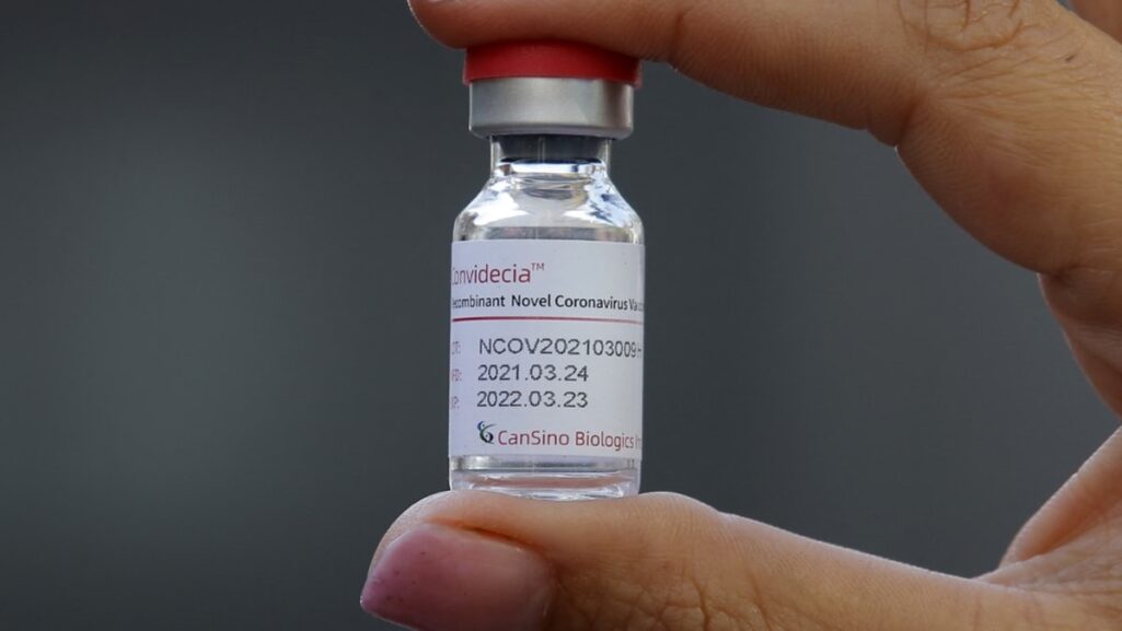 Την έγκριση για χρήση έκτακτης ανάγκης του εμβολίου κατά της Covid-19, Convidecia, των κινεζικών εργαστηρίων CanSino Biologics, ανακοίνωσε ο Παγκόσμιος Οργανισμός Υγείας (ΠΟΥ), την ώρα που το Πεκίνο αγωνίζεται να αντιμετωπίσει μια αναζωπύρωση της πανδημίας