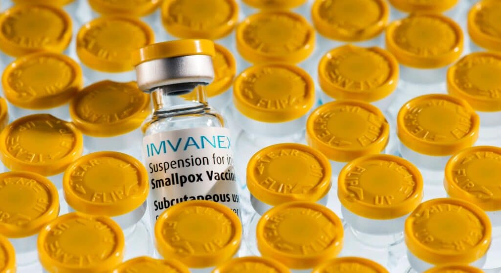 Η εταιρεία βιοτεχνολογίας Bavarian Nordic δήλωσε τη Δευτέρα ότι η Ευρωπαϊκή Επιτροπή έδωσε άδεια για το εμβόλιο Imvanex ώστε να διατεθεί στην αγορά ως προστασία κατά της ευλογιάς των πιθήκων, όπως συνέστησε την περασμένη εβδομάδα ο Ευρωπαϊκός Οργανισμός Φαρμάκων (EMA).