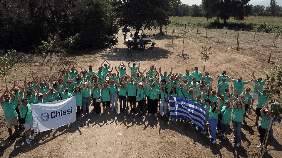 Η Chiesi Hellas, συνεπής στη δέσμευσή της να χρησιμοποιεί το επιχειρείν ως δύναμη για το συλλογικό καλό, υλοποίησε και φέτος περιβαλλοντική δράση στο πλαίσιο του εταιρικού προγράμματος “We Act-Day” (We Actively Care For Tomorrow).