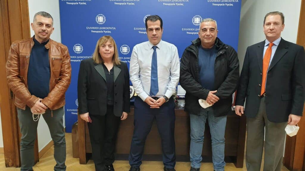 Σε καλό κλίμα διεξήχθη η συνάντηση αντιπροσωπείας του Πανελλήνιου Συλλόγου Εργοθεραπευτών με τον υπουργό Υγείας κ. Θάνο Πλεύρη, την Τετάρτη, 7 Δεκεμβρίου, στη διάρκεια της οποίας ο υπουργός επεφύλαξε και μία καλή είδηση για τον κλάδο.