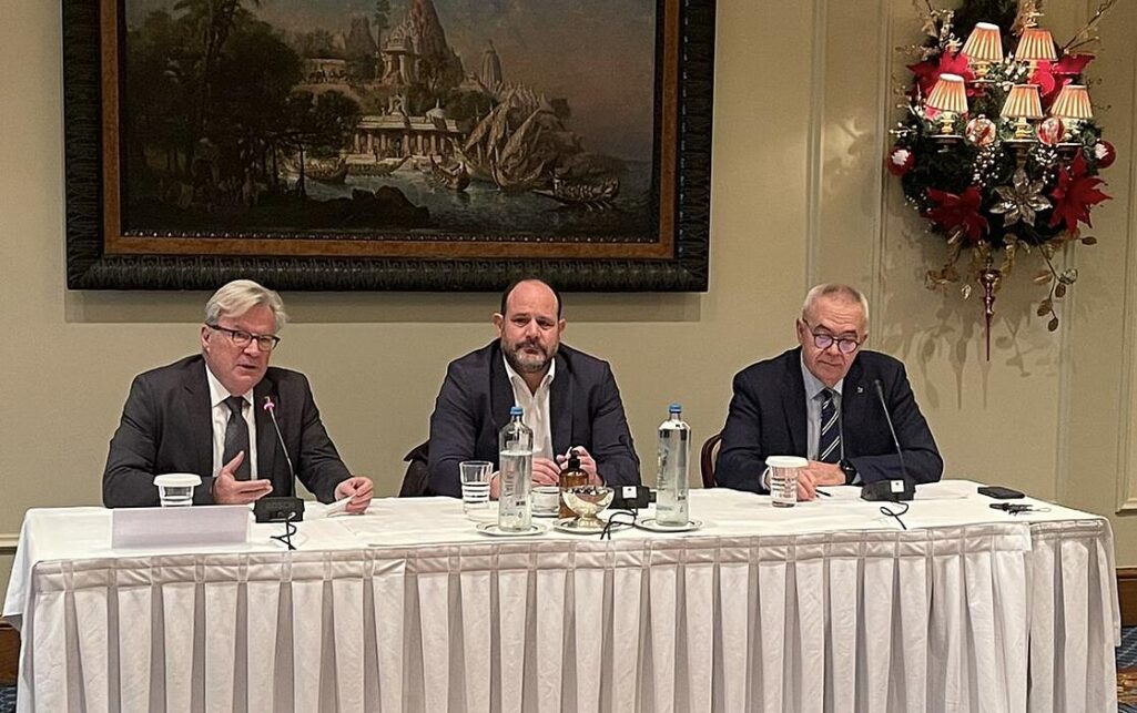 Την Παρασκευή 9 Δεκεμβρίου πραγματοποιήθηκε συνάντηση των Γενικών Διευθυντών των εταιρειών-μελών του Συνδέσμου Φαρμακευτικών Επιχειρήσεων Ελλάδος (ΣΦΕΕ) με τον Νίκο Μαντζούφα, Διοικητή της Υπηρεσίας Συντονισμού του Ταμείου Ανάκαμψης και Ανθεκτικότητας (ΤΑΑ)