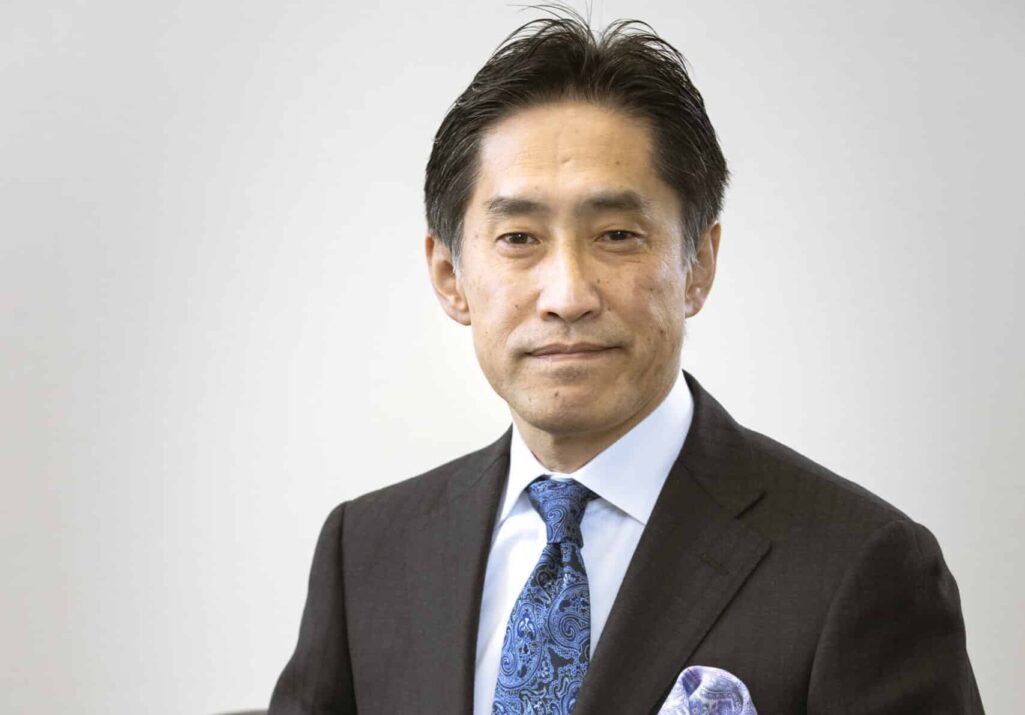 Αλλαγή ηγεσίας αποφάσισε το διοικητικό συμβούλιο του ιαπωνικού φαρμακευτικού ομίλου Astellas, καθώς αποχωρεί από τη θέση του διευθύνοντος συμβούλου ο Kenji Yasukawa, για να τον διαδεχθεί ο Naoki Okamura – επί του παρόντος επικεφαλής στρατηγικής – από την 1η Απριλίου 2023.