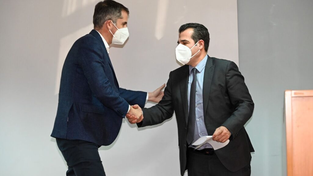 Το νοσοκομείο ΕΛΠΙΣ επισκέφθηκαν ο υπουργός Υγείας Θάνος Πλεύρης και ο Δήμαρχος Αθηναίων Κώστας Μπακογιάννης, όπου ανακοίνωσαν την επίλυση ενός διαχρονικού προβλήματος που αφορούσε τον διαχωρισμό των αρμοδιοτήτων μεταξύ του προέδρου του Διοικητικού Συμβουλίου και του διοικητή του νοσοκομείου