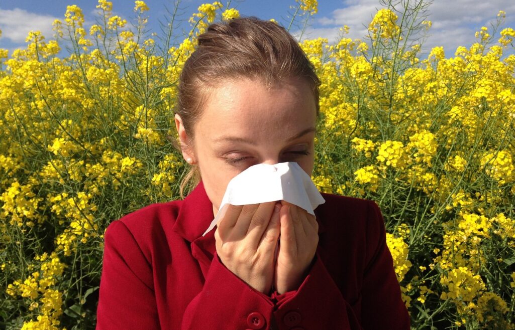 Εάν κάθε χρονιά καλείστε να αντιμετωπίσετε εποχικές αλλεργίες, μπορεί να έχετε παρατηρήσει ότι τα συμπτώματά σας ξεκινούν νωρίτερα μέσα στο έτος, διαρκούν περισσότερο ή επιδεινώνονται
