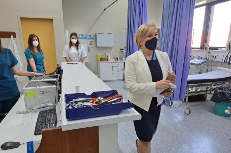 Το Γενικό Νοσοκομείο Κέρκυρας, επισκέφθηκε η Αναπληρώτρια Υπουργός Υγείας κα Ασημίνα Γκάγκα και δεσμεύθηκε ότι θα προκηρυχθούν άμεσα θέσεις μόνιμων ιατρών ΤΕΠ και θέσεις επικουρικών νοσηλευτών που το νοσοκομείο χρειάζεται.