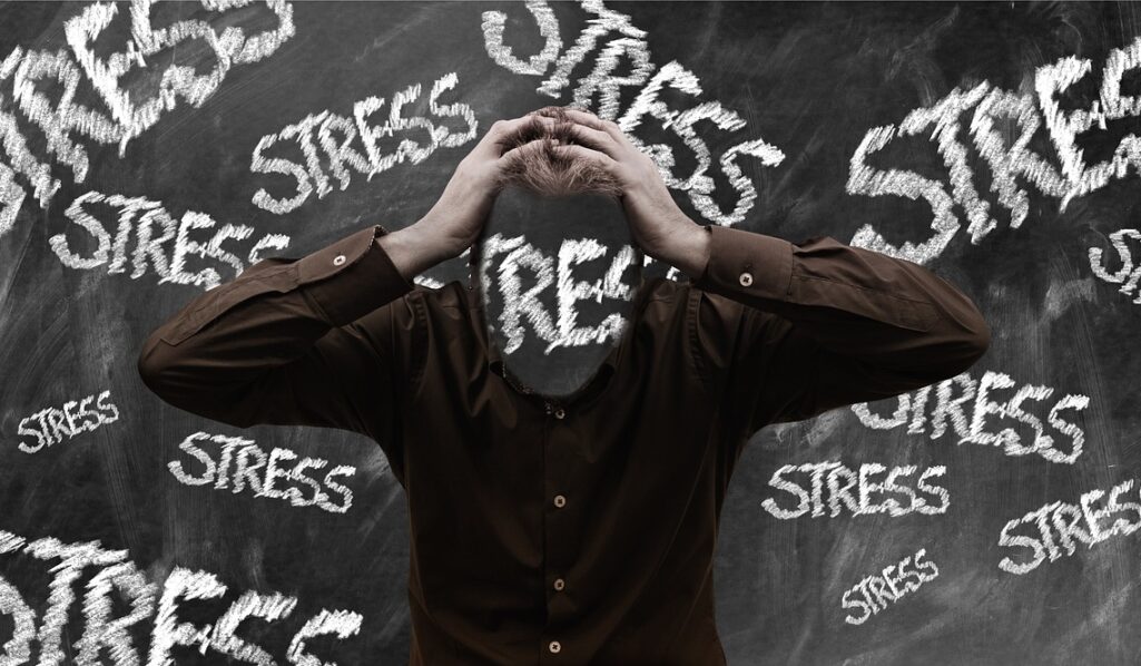 Μία «προπονήτρια» καριέρας μίλησε για την αλλαγή που μπορείτε να κάνετε εκτός εργασίας για να μειώσετε το άγχος και να αποφύγετε την εξουθένωση, το λεγόμενο burnout.