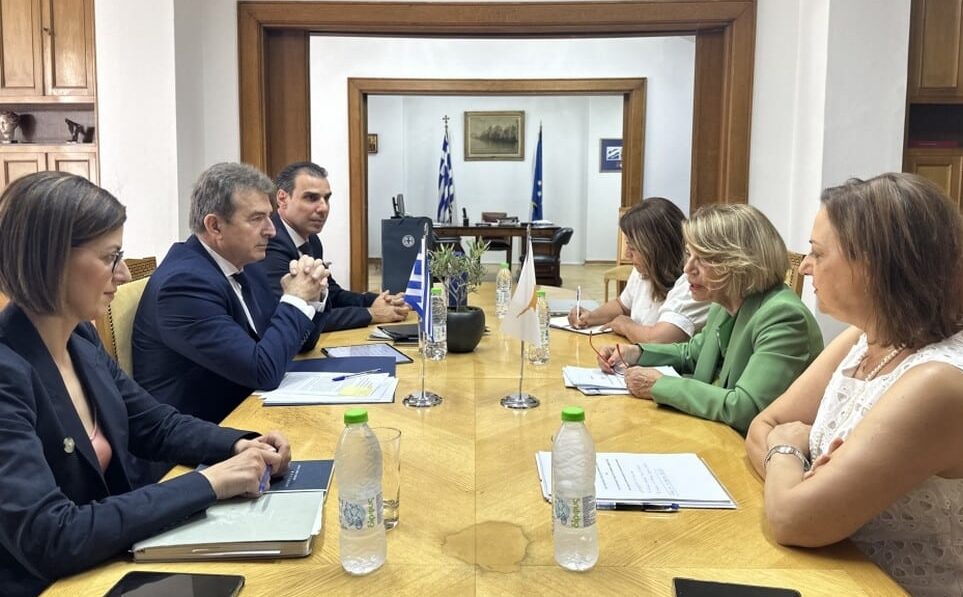 Ο Υπουργός Υγείας, Μιχάλης Χρυσοχοΐδης, συναντήθηκε σήμερα, Τρίτη 25 Ιουλίου 2023, με την Κύπρια ομόλογό του Δρ Πόπη Κανάρη, στο υπουργείο Υγείας.
