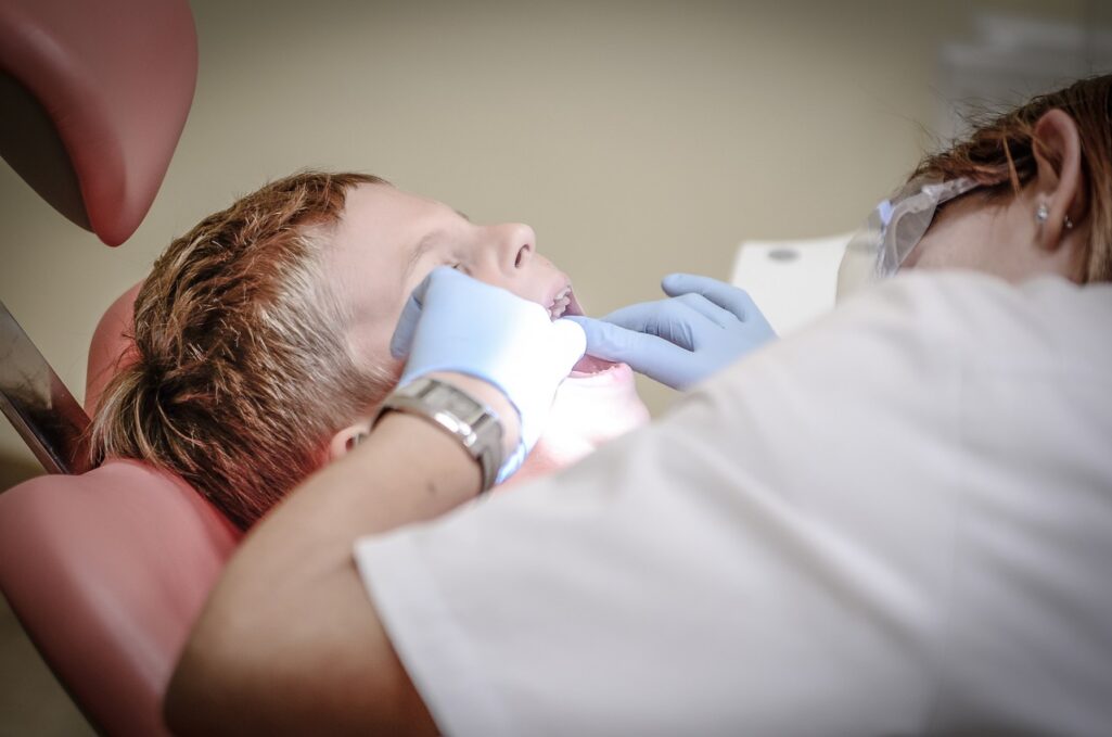 Την Παρασκευή 22 Δεκεμβρίου ένα λεπτό πριν τα μεσάνυχτα, λήγει η προθεσμία για την υποβολή αιτήσεων του προγράμματος προληπτικής οδοντιατρικής φροντίδας Dentist Pass που αφορά παιδιά ηλικίας έως 12 ετών.