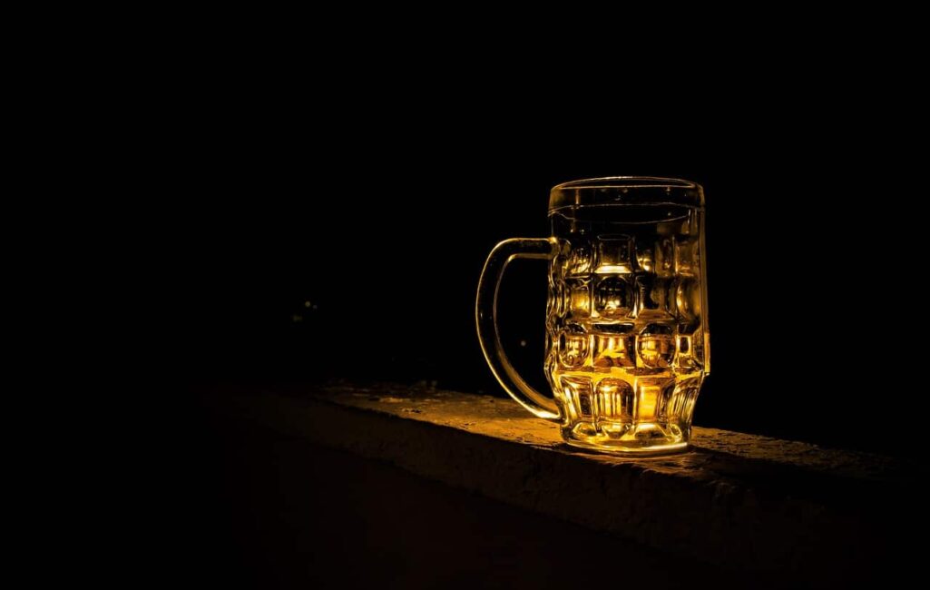 H μείωση κατανάλωσης τους αλκοόλ μπορεί να επηρεάσει θετικά την υγεία ενός ανθρώπου που πίνει αρκετά, σύμφωνα με νέα μελέτη.