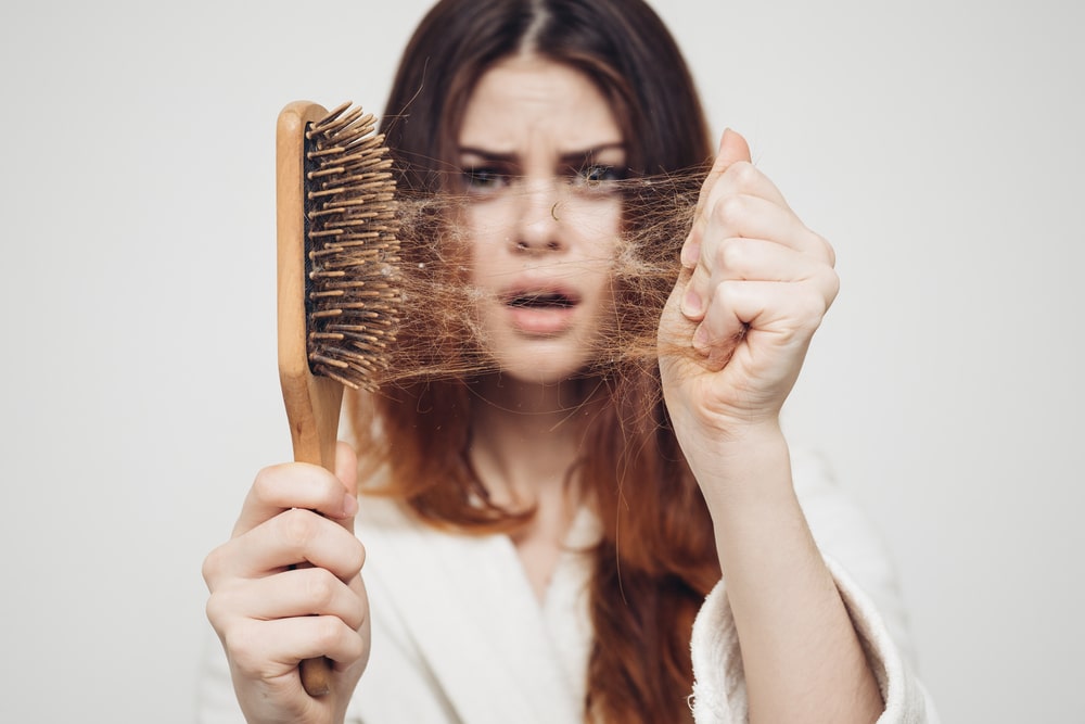 Σημαντικό είναι το πρόβλημα της απώλειας μαλλιών κατά τους φθινοπωρινούς μήνες, με εκατομμύρια άνδρες και γυναίκες να αναζητούν τρόπους αποφυγής της.
