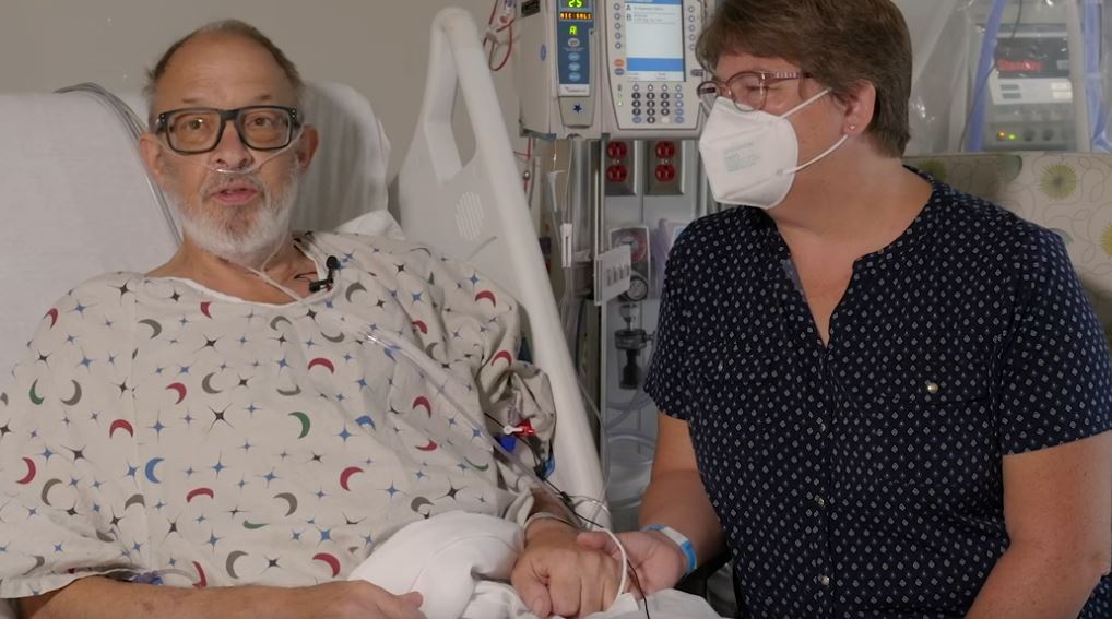 Ο 58χρονος Lawrence Faucette εισήχθη για πρώτη φορά στο UMMC στις 14 Σεπτεμβρίου αφού παρουσίασε συμπτώματα καρδιακής ανεπάρκειας και υποβλήθηκε σε πειραματική μεταμόσχευση έξι ημέρες αργότερα.