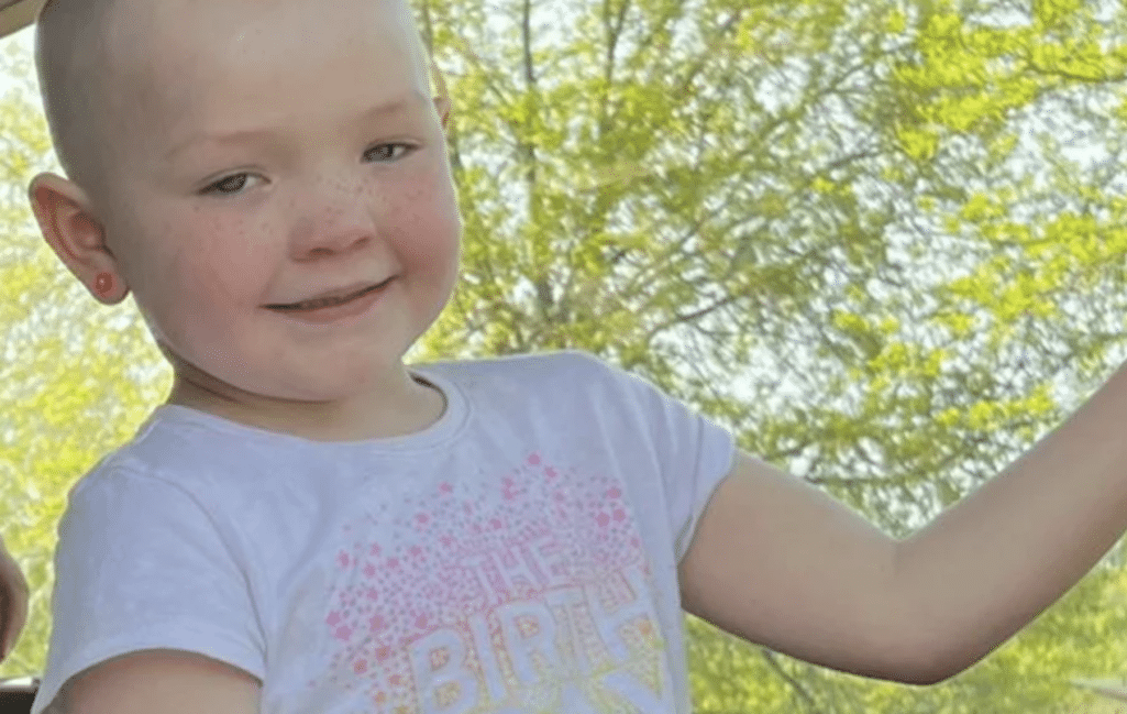 Μια μητέρα από το Οχάιο συνελήφθη την περασμένη εβδομάδα για απάτη, προσποιούμενη πως η 7χρονη κόρη της έπασχε από καρκίνο, προκειμένου να βγάζει χιλιάδες δολάρια.