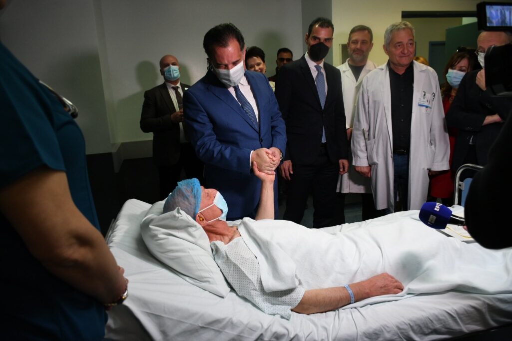 Επίσκεψη στο νοσοκομείο «Παπαγεωργίου» πραγματοποίησε ο υπουργός Υγείας, Άδωνις Γεωργιάδης, στο πλαίσιο διεξαγωγής του πρώτου απογευματινού χειρουργείου.