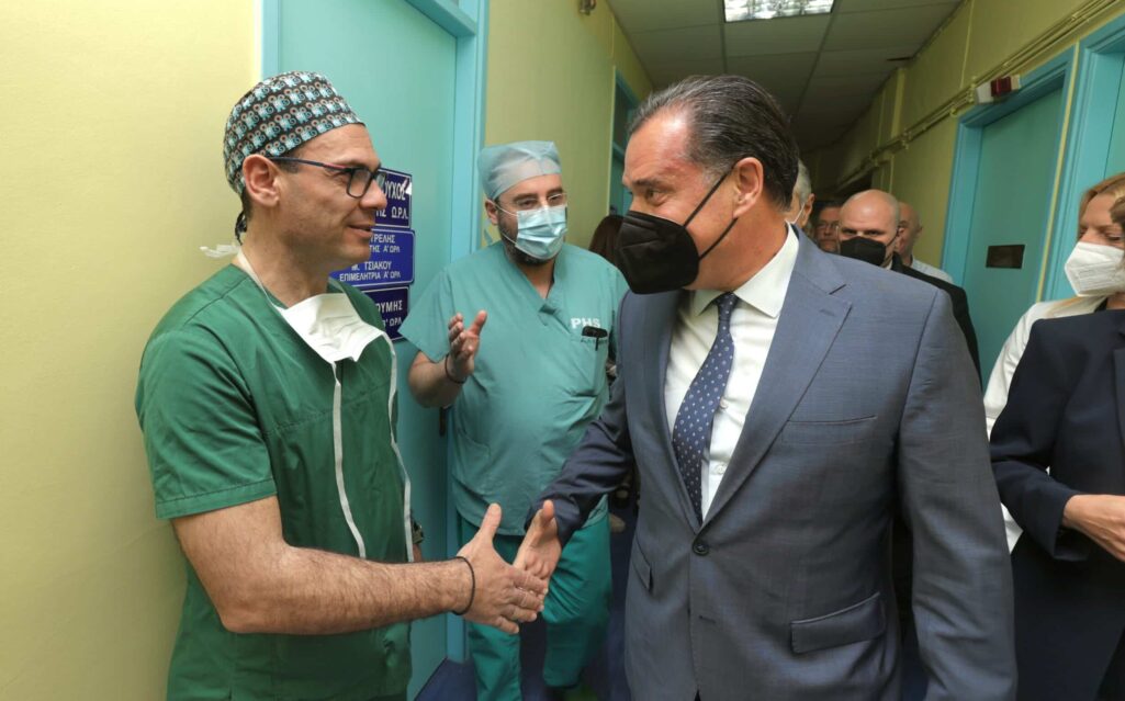 Ο Υπουργός Υγείας Άδωνις Γεωργιάδης μετέβη στην Πάτρα, όπου επισκέφθηκε το «Καραμανδάνειο» - Γενικό Νοσοκομείο Παίδων, του οποίου οι κτιριακές εγκαταστάσεις και υποδομές αναβαθμίστηκαν και εκσυγχρονίστηκαν πλήρως.