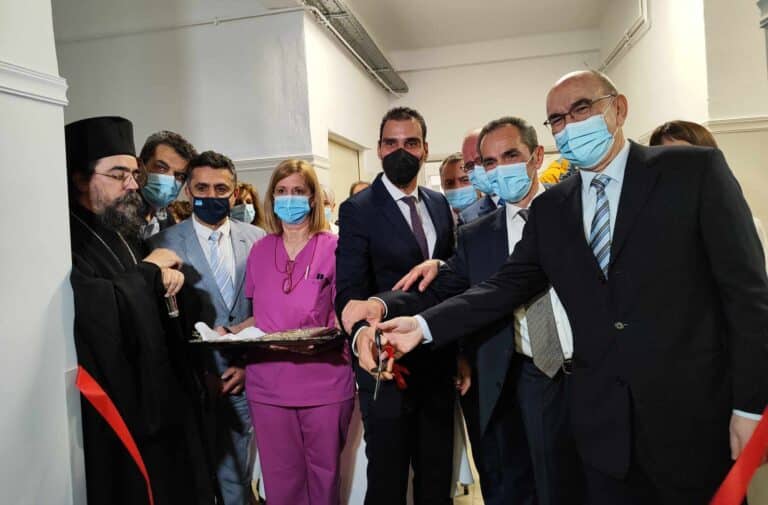 Παρουσία του Υφυπουργού Υγείας, Μάριου Θεμιστοκλέους, του Διοικητή της 3ης Υγειονομικής Περιφέρειας Παναγιώτη Μπογιατζίδη, του Διοικητή του Νοσοκομείου Καστοριάς και των δωρητών, τελέστηκαν τα εγκαίνια της πλήρους ανακαινισμένης Παιδιατρικής κλινικής.