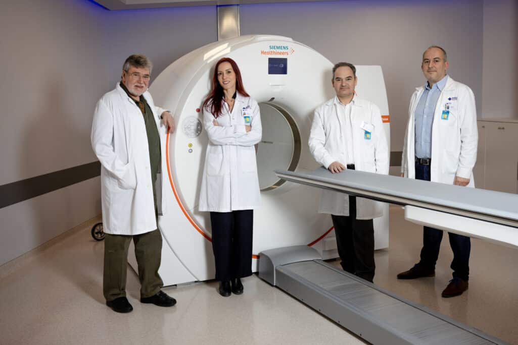 Με νέο εξοπλισμό τελευταίας γενιάς και βασικό όχημα το πρώτο ψηφιακό μηχάνημα PET/CT που λειτουργεί στα ελληνικά ιδιωτικά νοσοκομεία, το Ερρίκος Ντυνάν δημιουργεί ουσιαστικά ένα πρότυπο Κέντρο Διαγνωστικής και Θεραπευτικής Πυρηνικής Ιατρικής, παρέχοντας διαγνώσεις εξαιρετικής ακριβείας και ζωτικής σημασίας, πρωτίστως για την έγκαιρη διάγνωση και αντιμετώπιση νεοπλασιών. 