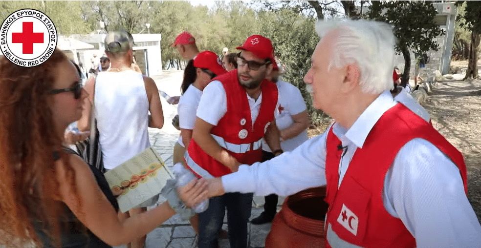 Η συνδρομή και η μαχητικότητα του Ε.Ε.Σ σε δύσκολες καταστάσεις που πλήττουν το κοινωνικό σύνολο είναι καταλυτική και κομβική, όπως υποστηρίζει ο πρόεδρος του Ελληνικού Ερυθρού Σταυρού, Dr. Αντώνης Αυγερινός, υπογραμμίζοντας ωστόσο πως η χώρα μας είναι από τους ουραγούς στην Ε.Ε. στη συμμετοχή πολιτών σε εθελοντικές ομάδες, καθώς το ποσοστό τους δεν ξεπερνά το 10%, τη στιγμή που σε χώρες όπως η Αυστρία, η Σουηδία και η Ολλανδία το αντίστοιχο ποσοστό ξεπερνά το 40%.