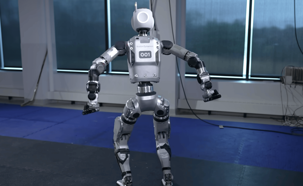 Το προηγμένο ανθρωποειδές ρομπότ Atlas της Boston Dynamics, πρόκειται να ξεκινήσει δοκιμαστικές λειτουργίες στις εργοστασιακές εγκαταστάσεις της Hyundai Motor Group στις ΗΠΑ αργότερα φέτος, σηματοδοτώντας ένα σημαντικό βήμα για την ενσωμάτωση της ρομποτικής αιχμής στην παραγωγή αυτοκινήτων, ανακοίνωσε η εταιρεία.