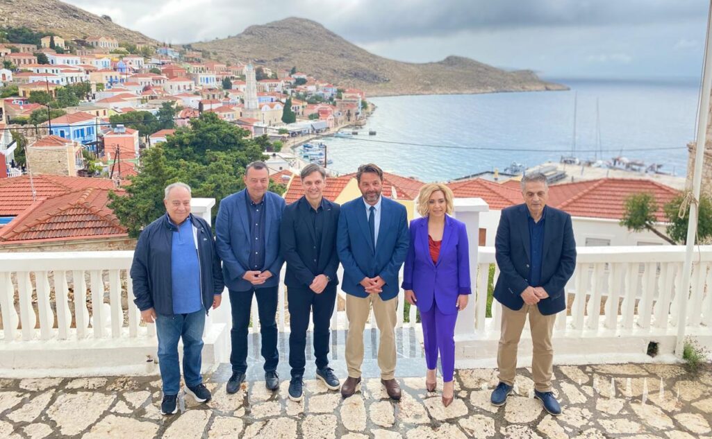 Υπεγράφη χθες 01/05/2025 στη Χάλκη, μεταξύ της 2ης Υ.Πε. Πειραιώς και Αιγαίου και της ΣΤ΄ Καρδιολογικής Κλινικής του Νοσοκομείου «ΥΓΕΙΑ» προγραμματική σύμβαση, με αντικείμενο την άνευ ανταλλάγματος παραχώρηση χρήσης της ψηφιακής εφαρμογής eCARDIO app, η οποία δημιουργήθηκε από ειδικούς καρδιολόγους με πολυετή εμπειρία στο χώρο της νοσοκομειακής και επείγουσας ιατρικής.