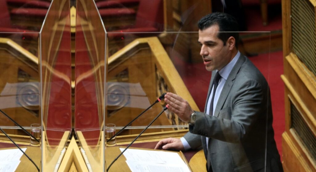 Στη Βουλή, μεταφέρθηκε η αντιπαράθεση του υπουργού Υγείας, Θάνου Πλεύρη, με τον τομεάρχη Υγείας ΣΥΡΙΖΑ, Ανδρέα Ξανθό, για τον Προσωπικό γιατρό