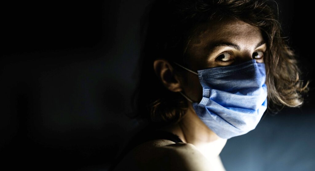 Μάσκα που μπορεί να ανιχνεύσει στον αέρα κοινούς αναπνευστικούς ιούς, όπως τον κορωνοϊό (SARS-CoV-2) και της γρίπης (H5N1 και Η1Ν1) κατασκεύασαν επιστήμονες στην Κίνα. 